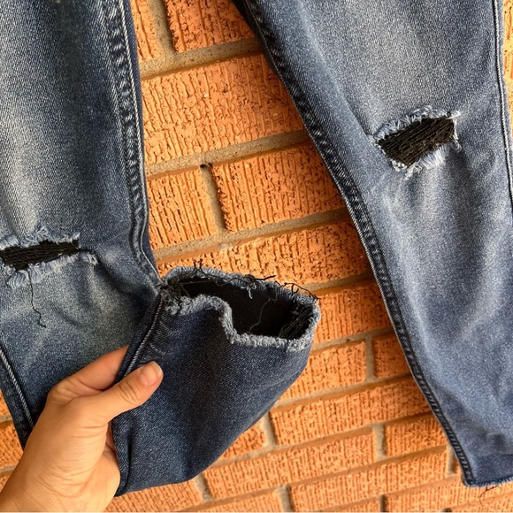 Old Navy Extra High Rise Rockstar Skinny Keans - Picture 4 of 4